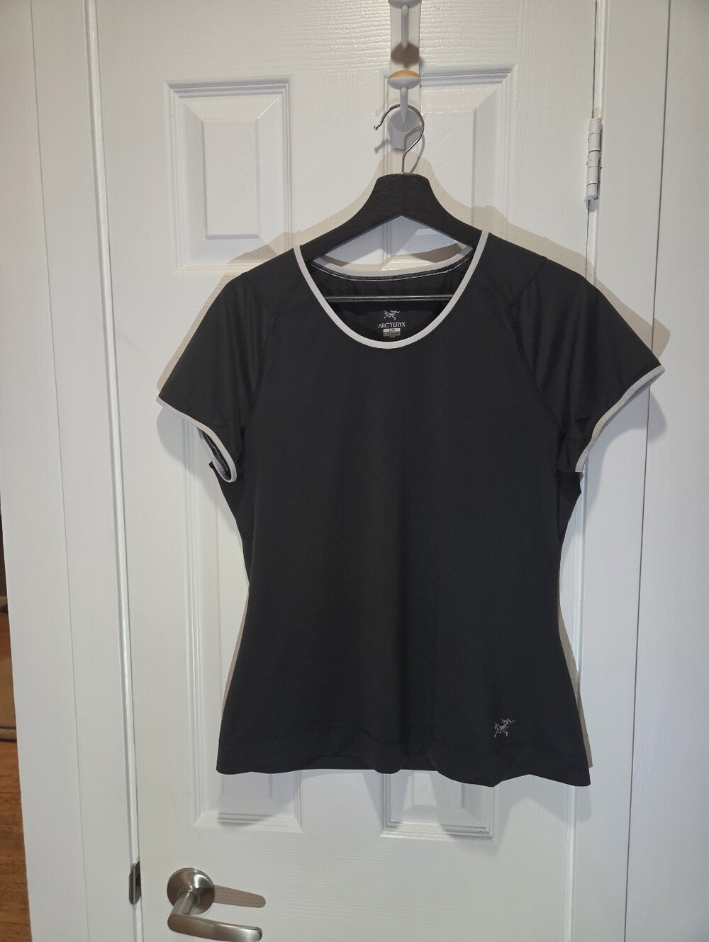 Arc'teryx Women’s Black Short Sleeve Athletic Top Size Large